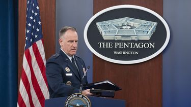 El vocero del Pentágono, general de la fuerza aérea Patrick Ryder, informa a la prensa en el Pentágono, Washington, 8 de junio de 2023. (AP Foto/Alex Brandon)