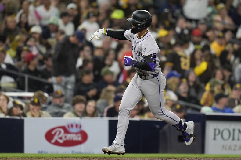 El venezolano Ezequiel Tovar festeja luego de conectar un jonrón en el juego del martes 14 de mayo de 2024, ante los Padres de San Diego (AP Foto/Gregory Bull)