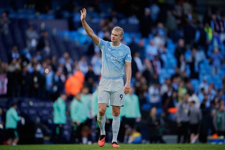 Erling Haaland del Manchester City sale del campo en el encuentro ante el Sunderland en la Liga Premier el domingo 20 de septiembre del 2026. (AP Foto/Dave Thompson)