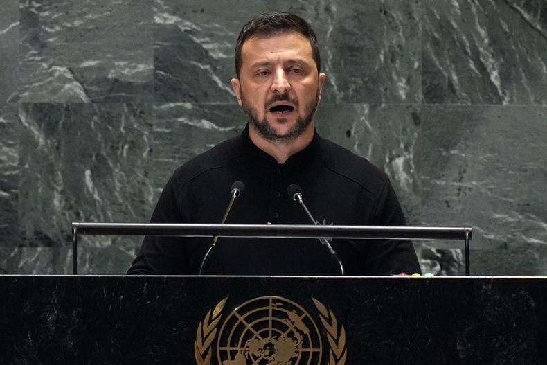 El presidente ucraniano Volodymyr Zelenskyy habla en la Asamblea General de la ONU, en la sede de ese organismo mundial en Nueva York, el 25 de septiembre del 2024. (Foto AP/Richard Drew)