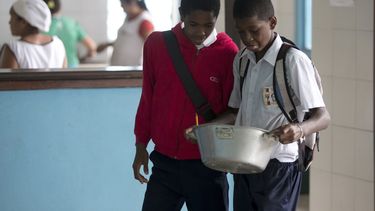 Muchos venezolanos que viven con hambre se saltan comidas