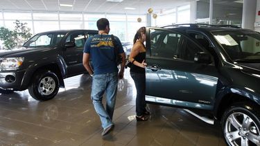 registran una caida de 4.56% en las ventas de autos de la primera mitad del ano