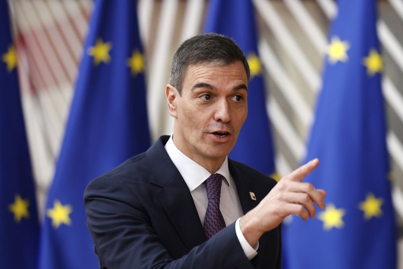 En esta imagen de archivo, el presidente del gobierno de España, Pedro Sánchez, llega a una cumbre de la Unión Europea en Bruselas, el 21 de marzo de 2024. (AP Foto/Omar Havana, archivo)