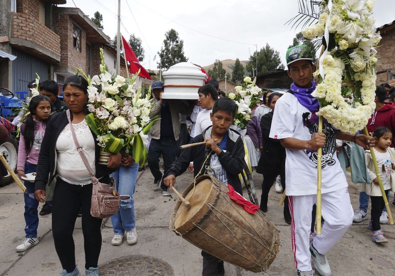 REP-GEN PERÚ-PROTESTAS FUNERAL