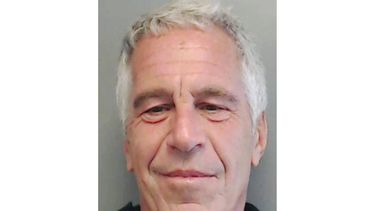 EEUU destituye jefe de prisiones luego de muerte de Epstein