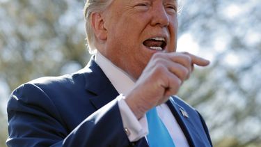 Trump dice que él está a cargo de política de inmigración