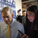 El representante republicano Jim Jordan arriba a la reunión del bloque republicano en el Capitolio, jueves 19 de ictubre de 2023. (AP Foto/Alex Brandon)