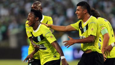 americateve | Oscar Murillo (izquierda) del Atl&eacute;tico Nacional, celebra con sus compa&ntilde;eros el gol que anot&oacute; al Deportivo Cali, uno de los dos con que su equipo se impuso para llevarse el t&iacute;tulo del torneo de clausura colombiano el domingo 15