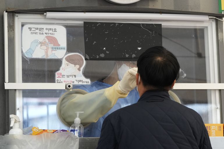 Corea del Sur impone récord con 4.000 nuevos casos de COVID