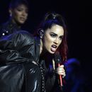 ARCHIVO - La cantante argentina Lali Espósito durante su presentación en el festival Here we are para celebrar el mes de las mujeres en Montevideo, Uruguay, el domingo 19 de marzo de 2023. Lali se ha convertido en blanco de los dardos del presidente Javier Milei, quien la ha criticado por supuestamente beneficiarse del Estado. (Foto AP/Matilde Campodonico)