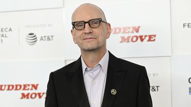 ARCHIVO-El director Steven Soderbergh asiste al estreno de No Sudden Move durante la 20a edición del Festival de Tribeca en Nueva York el 18 de junio de 2021. Soderbergh dirige la serie de Max Full Circle. (Foto Evan Agostini/Invision/AP, archivo)