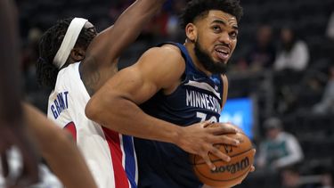 Edwards y Towns conducen a Wolves a triunfo sobre Pistons