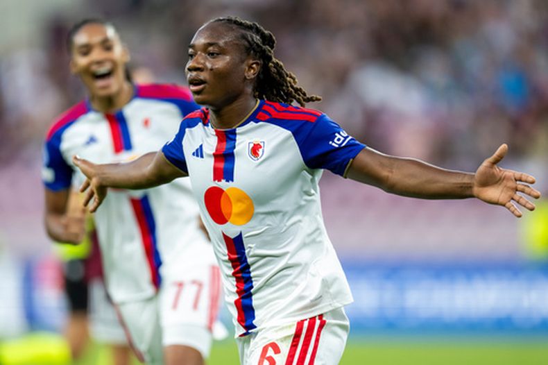 Melchie Dumornay del Lyon celebra tras anotar en el encuentro ante el Servette en la Liga de Campeones femenina el miércoles 23 de septiembre del 2026. (Martial Trezzini/Keystone via AP)