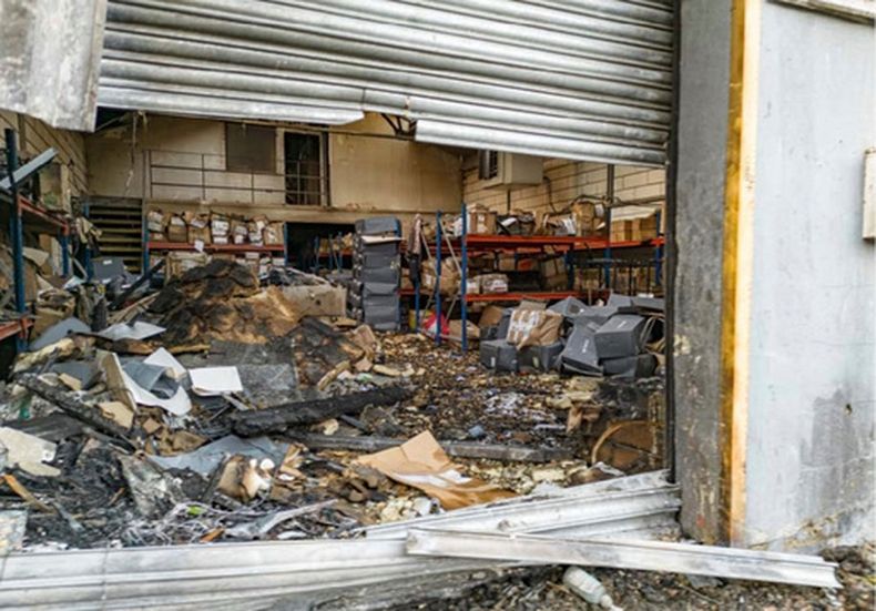 ARCHIVO – En la imagen, tomada en 2024 y proporcionada por la Policía Metropolitana, se muestran los daños ocurridos en un almacén del este de Londres donde se guardaban mercancías para Ucrania, tras un incendio que, según fiscales, fue organizado en nombre de los servicios de inteligencia de Rusia. (Policía Metropolitana de Londres vía AP, Archivo)