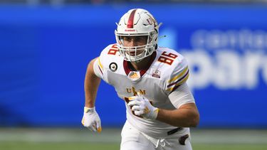 ARCHIVO - Josh Pederson, tight end de Louisiana Monroe, juega en contra de Georgia State durante un partido de la NCAA, el sábado 7 de noviembre de 2020, en Atlanta. El hijo del head coach de los Jaguars de Jacksonville, Doug Pederson, es el más reciente ala cerrada del equipo, al firmarlo casi un mes después de terminar la temporada de los Gamblers de Houston, en la USFL. (AP Foto/John Amis, Archivo)