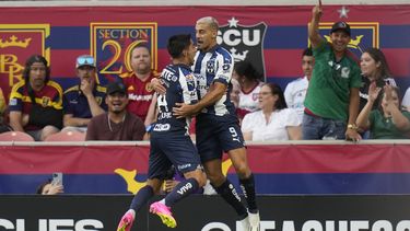 El argentino Gemán Berterame (derecha), del Monterrey, festeja con Erick Aguirre tras anotar ante el Real Salt Lake el miércoles 26 de julio de 2023 (AP Foto/Rick Bowmer)