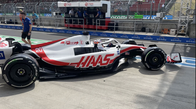 Haas actualizó su coche y explotó otra vez la polémica contra los Ferrari blancos en la Fórmula 1