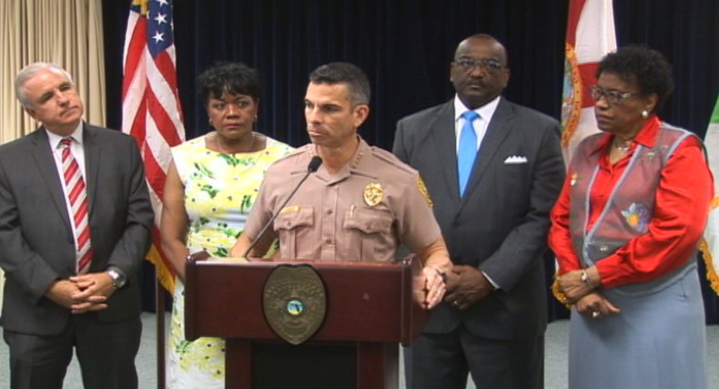 POLICIA MIAMI DADE.png