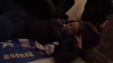 murio la mujer que fue baleada dentro del congreso de estados unidos durante los disturbios