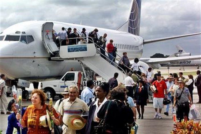 Cancelaciones de vuelos a Cuba tras medida del régimen de La Habana de reducir viajeros desde Estados Unidos 