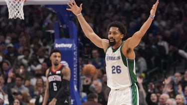 Sin Doncic, Mavs superan a Rockets 110-91