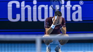 El serbio Novak Djokovic reacciona durante su partido contra el alemán Jan-Lennard Struff en el torneo de tenis Swiss Indoors, en el St. Jakobshalle de Basilea, Suiza, el jueves 29 de octubre de 2029. (Claudio Thoma/Keystone vía AP)