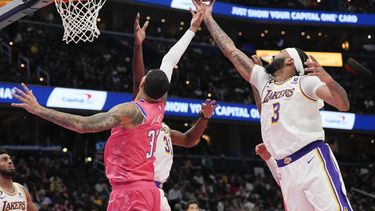 Con 55 puntos de Davis, Lakers vencen a Wizards