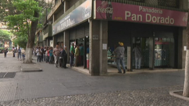 nicolas maduro expropia mas panaderias, generando caos en venezuela