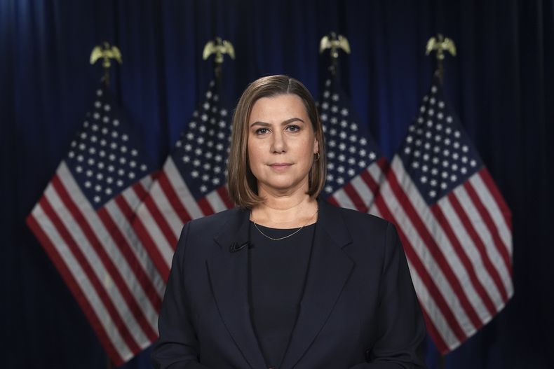 La senadora Elissa Slotkin, demócrata por Michigan, ensaya la respuesta demócrata al discurso del presidente Donald Trump ante el pleno del Congreso, el martes 4 de marzo de 2025 en Wyandotte, Michigan. (AP Foto/Paul Sancya, Pool)