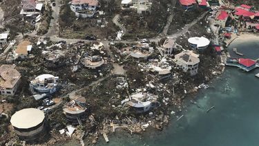 el huracan irma azota cuba; florida se alista para el golpe