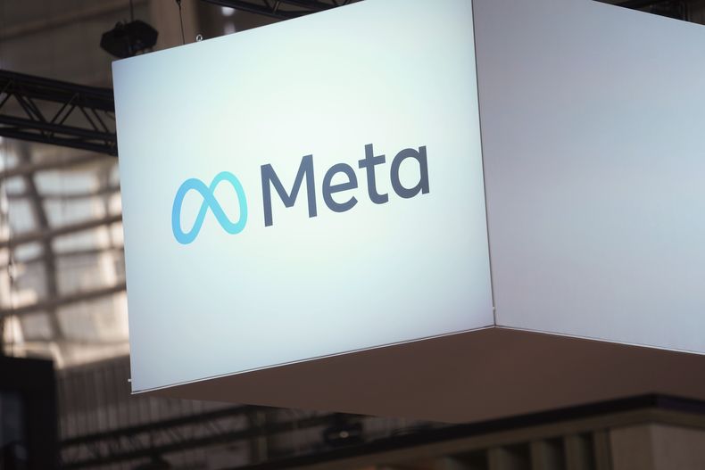 ARCHIVO – EL logotipo de Meta en la feria Vivatech en París, Francia, el 14 de junio de 2023. (AP Foto/Thibault Camus, Archivo)