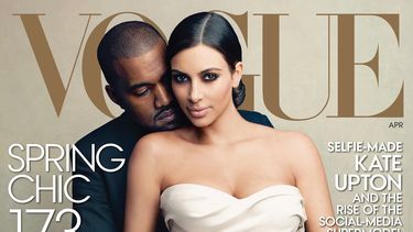 americateve | Kanye West y Kim Kardashian en una fotograf&iacute;a de Annie Leibovitz para la portada del n&uacute;mero de abril de Vogue. El n&uacute;mero de abril de la revista sale a la venta el 31 de marzo de 2014. (Foto AP/Vogue, Annie Leibovitz)