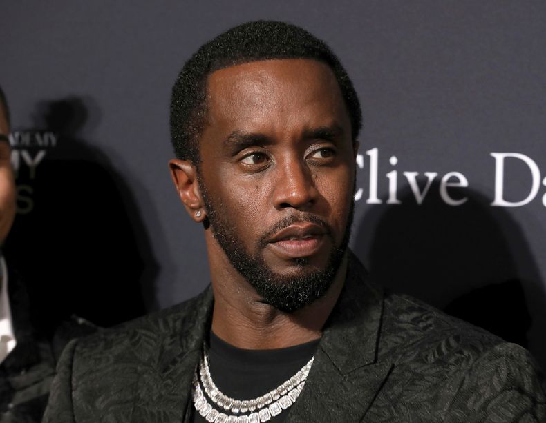 ARCHIVO - Sean Combs llega a la Gala Previa a los Grammy y al Saludo a los Íconos de la Industria en el Beverly Hilton Hotel el sábado 25 de enero de 2020, en Beverly Hills, California. (Foto Mark Von Holden/Invision/AP, archivo)