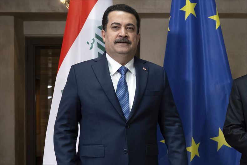 ARCHIVO - El primer ministro iraquí Mohamed al-Sudani posa para las cámaras en el marco de la Conferencia sobre Seguridad, el 17 de febrero de 2024, en Múnich, Alemania. (Sven Hoppe/DPA vía AP, foto compartida, archivo)