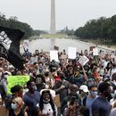WP: Funcionaria renuncia por reacción de Trump a tema racial