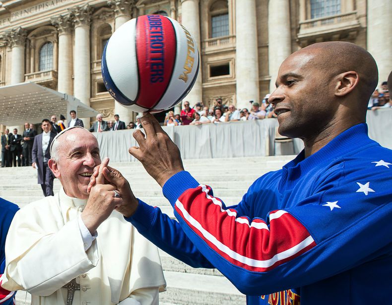 EUR-GEN_PAPA-GLOBETROTTERS-0.jpg