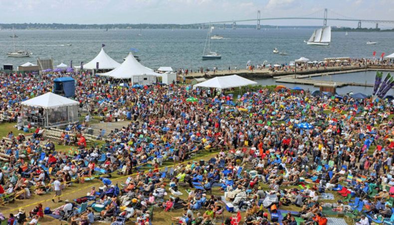 El festival de música Newport Jazz Festival, en el Fort Adams State Park, en Narragansett Bay, en Newport, Rhode Island, el 2 de agosto del 2013. (AP foto/Joe Giblin)