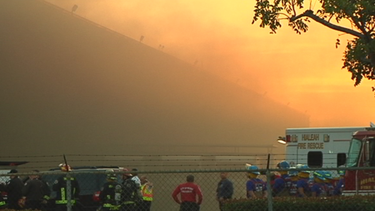 bomberos batallaron contra gigantesco incendio en un almacen de ups en hialeah