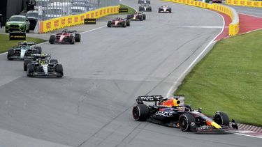 El Red Bull de Max Verstappen incrementa su ventaja durante el Gran Premio de Canadá de la Fórmula Uno, el domingo 18 de julio de 2023, en Montreal. (Christinne Muschi/The Canadian Press vía AP)