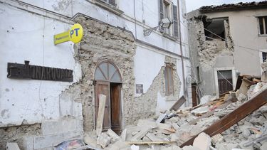 fuerte sismo sacude italia; hay al menos 159 muertos