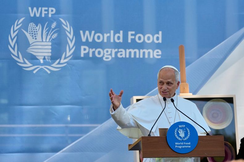 El papa León XIV habla durante una reunión con empleados del Programa Mundial de Alimentos de Naciones Unidas en Rome, el lunes 22 de junio de 2026. (AP Foto/Alessandra Tarantino)