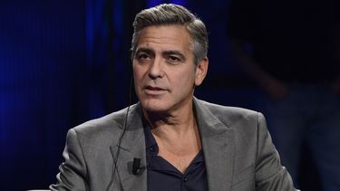 americateve | El actor estadounidense George Clooney es entrevistado por el conductor italiano Fabio Fazio en el programa de RAI TV "Che Tempo che Fa" en Mil&aacute;n, Italia, en una fotograf&iacute;a de archivo del domingo 9 de febrero de 2014. Una firma de