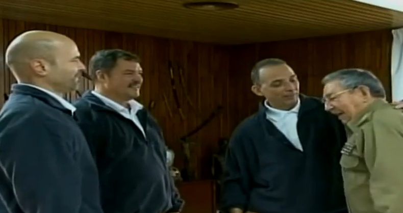 Las reacciones en Cuba no se hicieron esperar sobre todo no tanto por la normalización de las relaciones entre ambos paises sino por la liberación de los tres espias condenados.