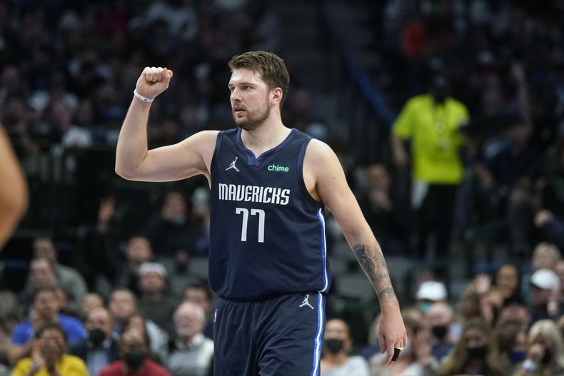 DEP-BAS CLIPPERS-MAVERICKS