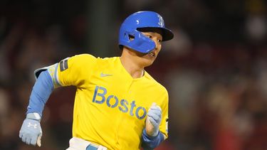 Masataka Yoshida, de los Medias Rojas de Boston, recorre las bases al conectar un jonrón ante los Bravos de Atlanta en el juego del martes 25 de julio de 2023 (AP Foto/Charles Krupa)