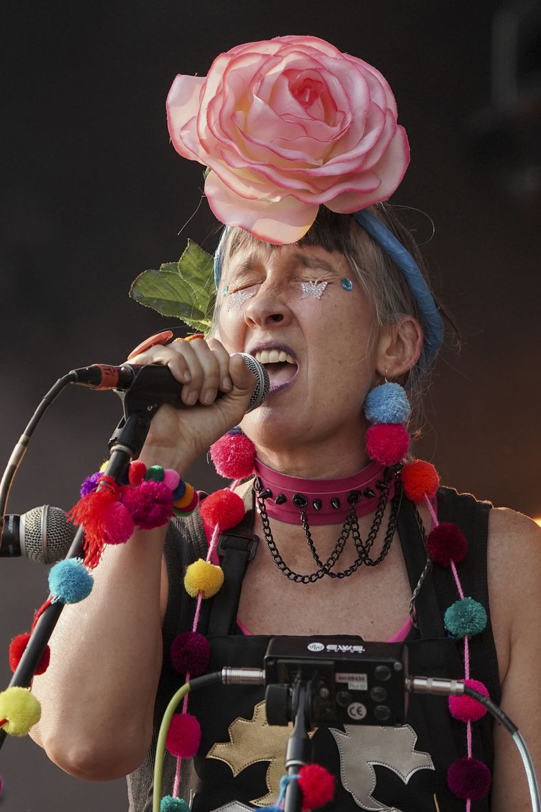 La cantante colombiana Andrea Echeverri de Aterciopelados durante su presentación en la 25ª edición del festival de música Vive Latino en la Ciudad de México, el domingo 16 de marzo de 2025. (Foto AP/Aurea Del Rosario)