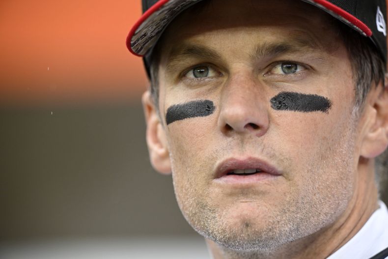 ARCHIVO - El quarterback de los Buccaneers de Tampa Bay Tom Brady previo al partido contra los Browns de Cleveland, el 27 de noviembre de 2022, en Cleveland. (AP Foto/David Richard)