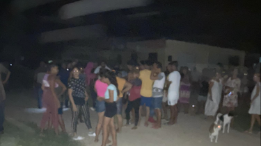 siguen las protestas por los apagones en cuba: vecinos de campechuela realizan un cacerolazo