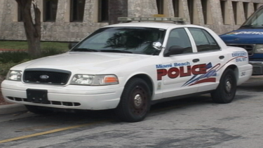 continua la investigacion en las computadoras de varios oficiales de policia de miami beach
