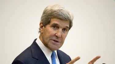 americateve | En esta foto del 18 de junio del 2014 el secretario de estado John Kerry habla en el Departamento de Estado en Washington.Kerry desestim&oacute; el jueves las cr&iacute;ticas a la pol&iacute;tica del gobierno sobre el Oriente Medio, sobre todo las afirmac